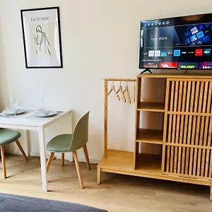 antoni-homes-2-personen-i-zentral-i-studio-i-netflix-i-balkon.getmunichhotels.com/